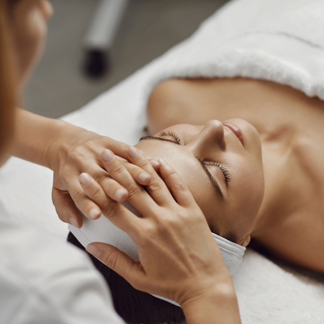 Kirei Facial being given to a beauty salon customer | Adashiko Collagen | 100% Natural Skincare